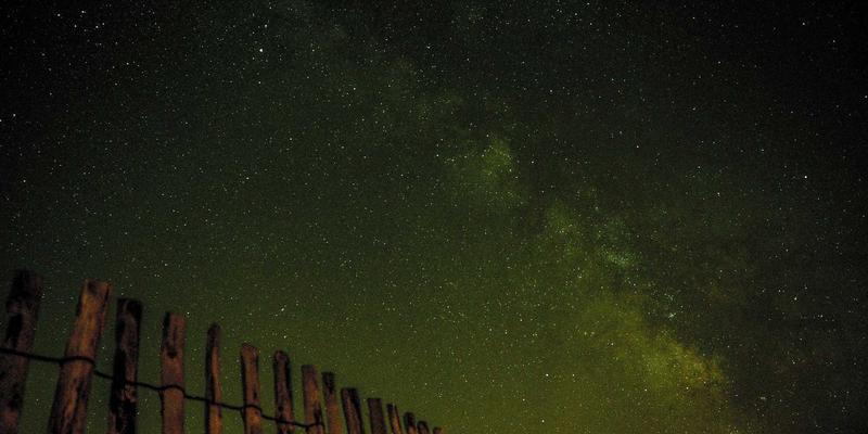 天津婚礼父母着装礼仪全攻略:让双方长辈在婚宴上既得体又出彩